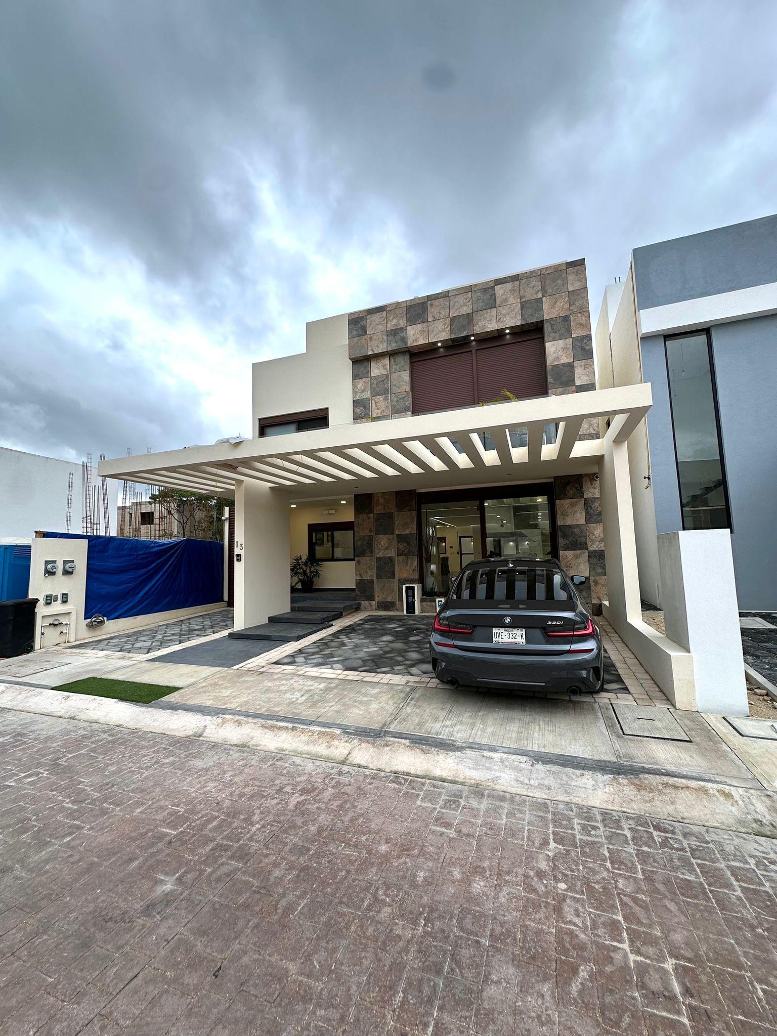 Casa Moderna en Venta en Vía Cumbres Cancún – 5 Recámaras, Alberca Privada y Roof Garden