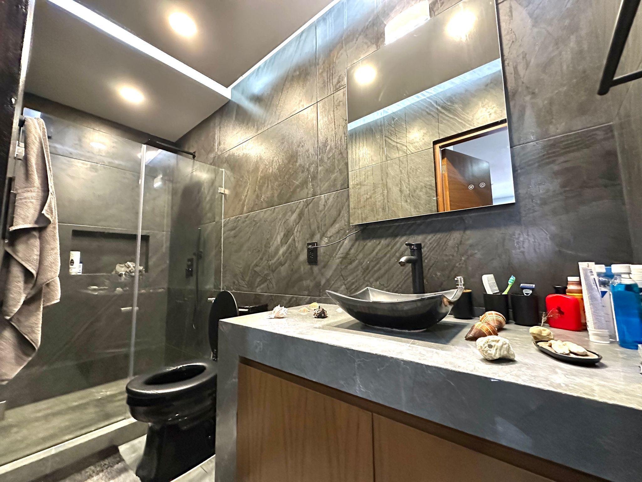 Casa Moderna en Venta en Vía Cumbres Cancún – 5 Recámaras, Alberca Privada y Roof Garden
