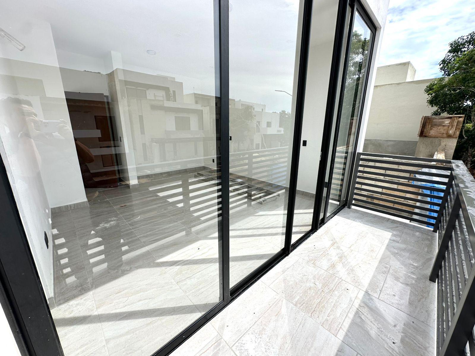 Casa en Venta de Oportunidad en Vía Cumbres Cancún – 4 Recámaras, 2 Niveles
