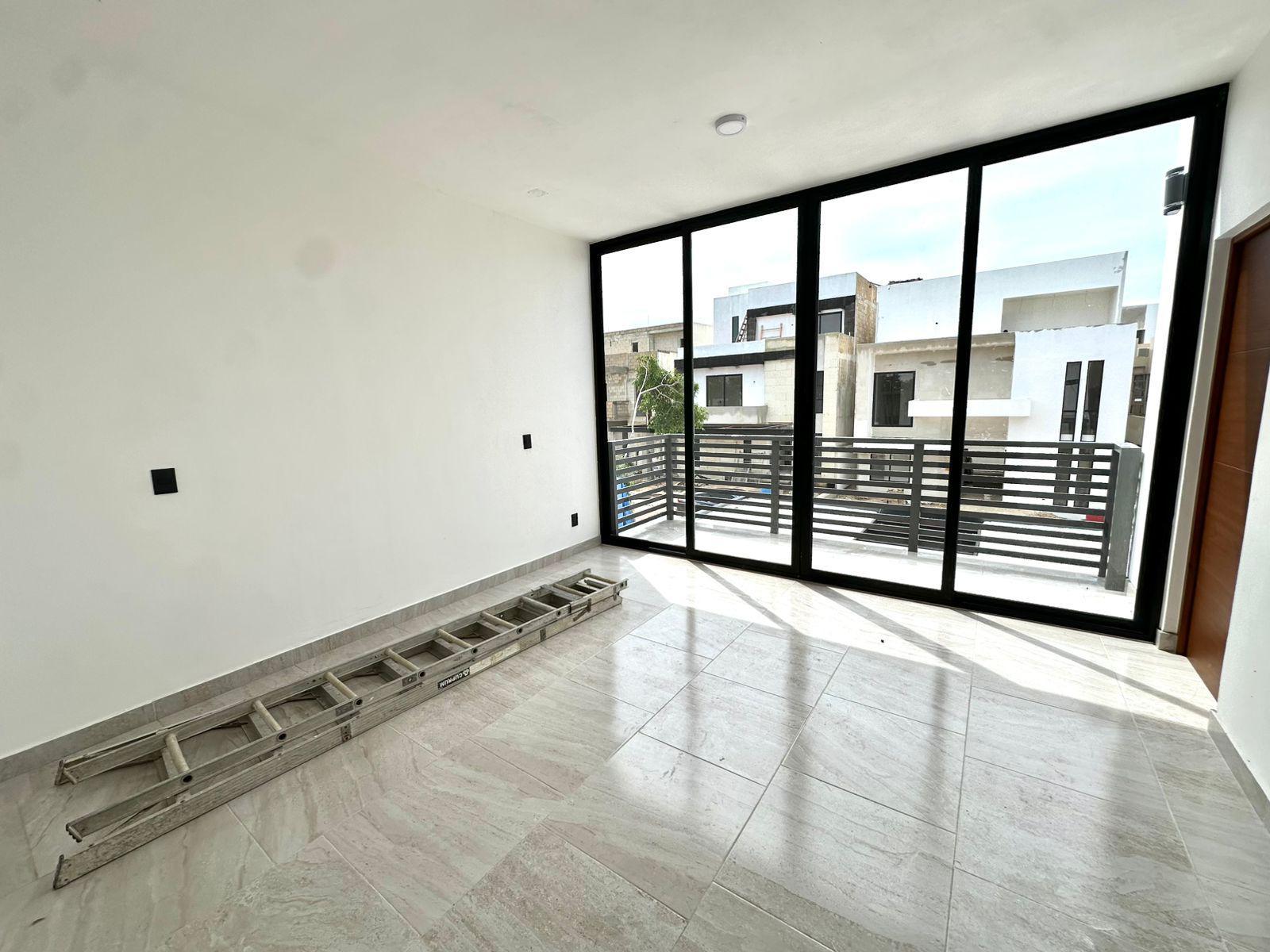 Casa en Venta de Oportunidad en Vía Cumbres Cancún – 4 Recámaras, 2 Niveles