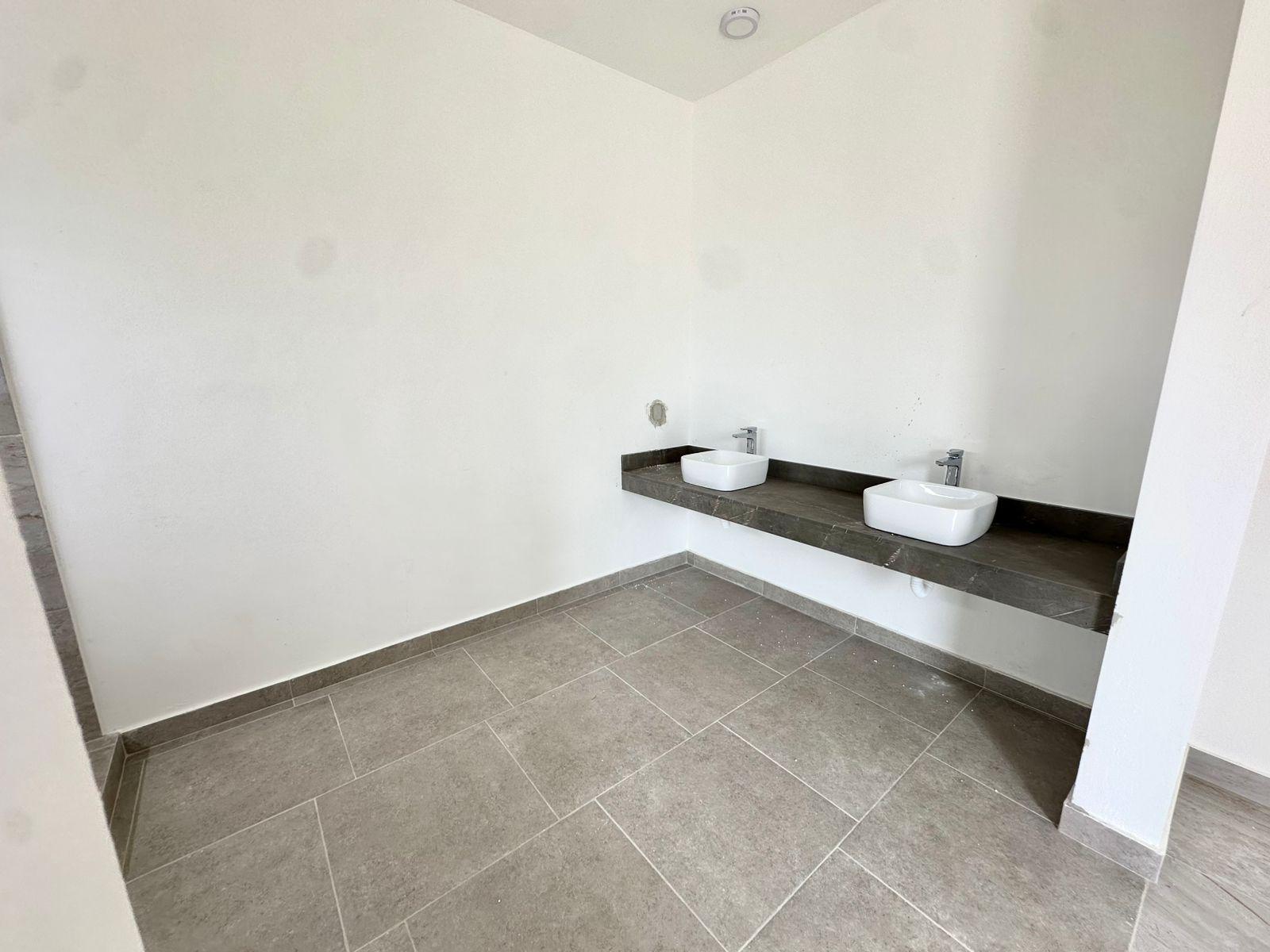 Casa en Venta de Oportunidad en Vía Cumbres Cancún – 4 Recámaras, 2 Niveles