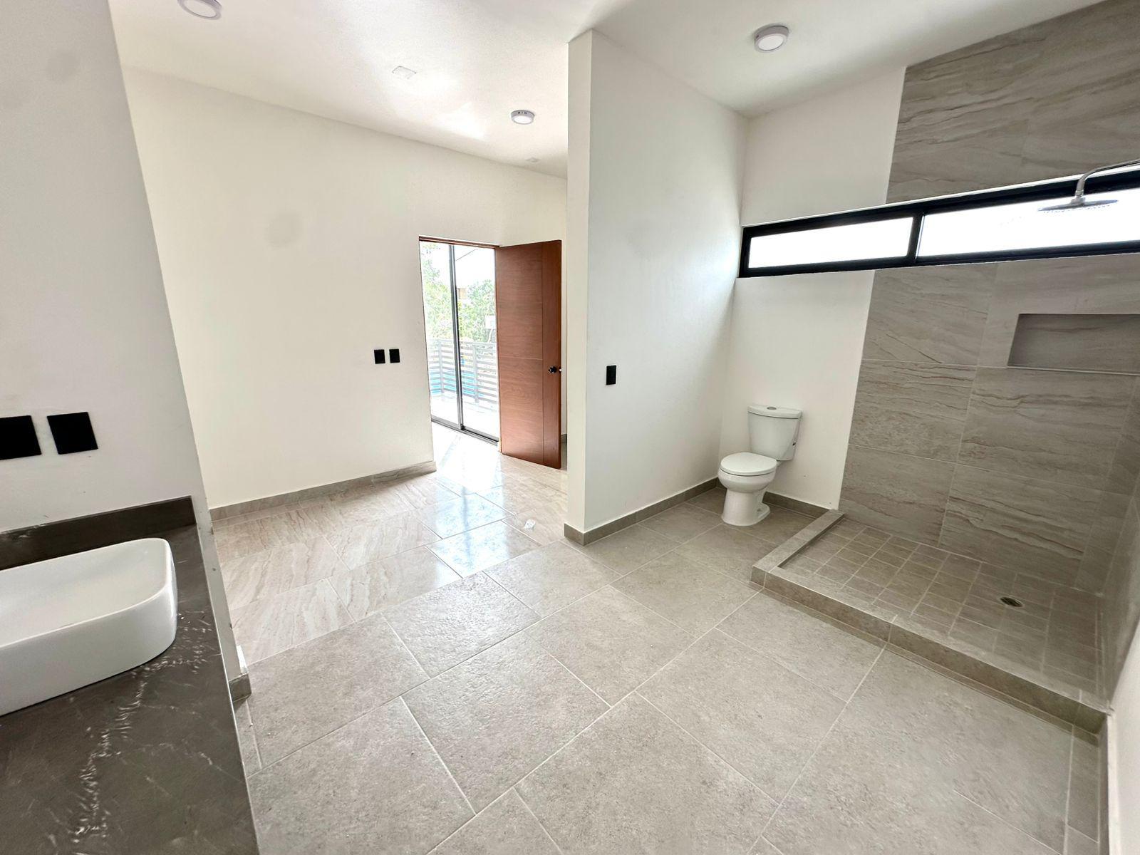 Casa en Venta de Oportunidad en Vía Cumbres Cancún – 4 Recámaras, 2 Niveles