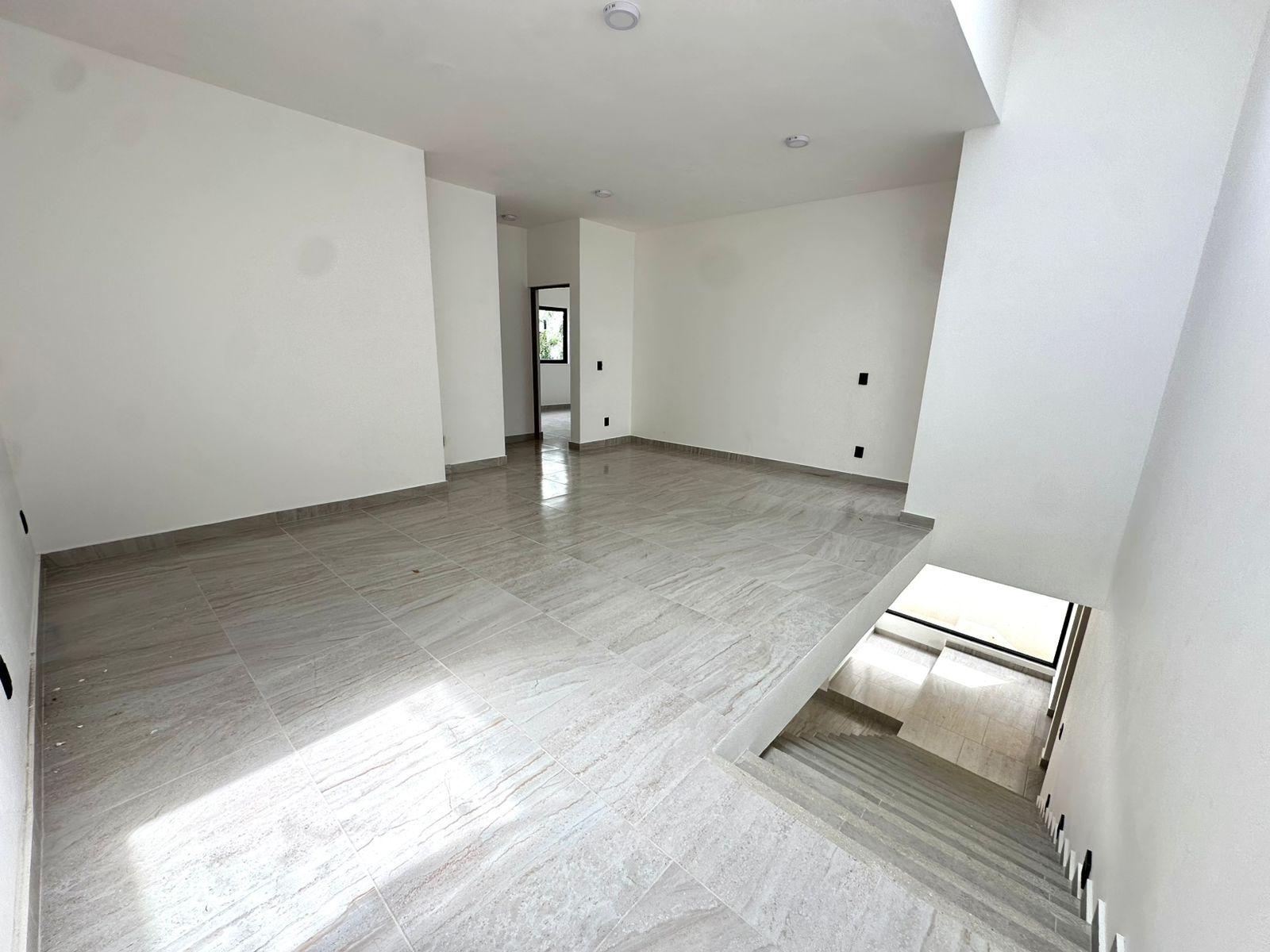 Casa en Venta de Oportunidad en Vía Cumbres Cancún – 4 Recámaras, 2 Niveles