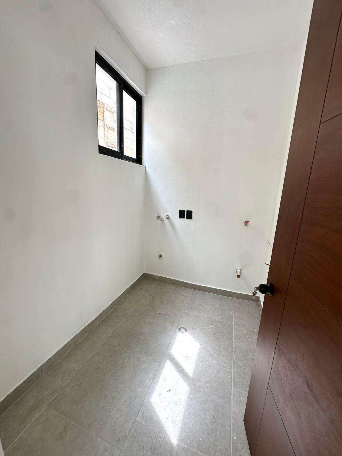 Casa en Venta de Oportunidad en Vía Cumbres Cancún – 4 Recámaras, 2 Niveles