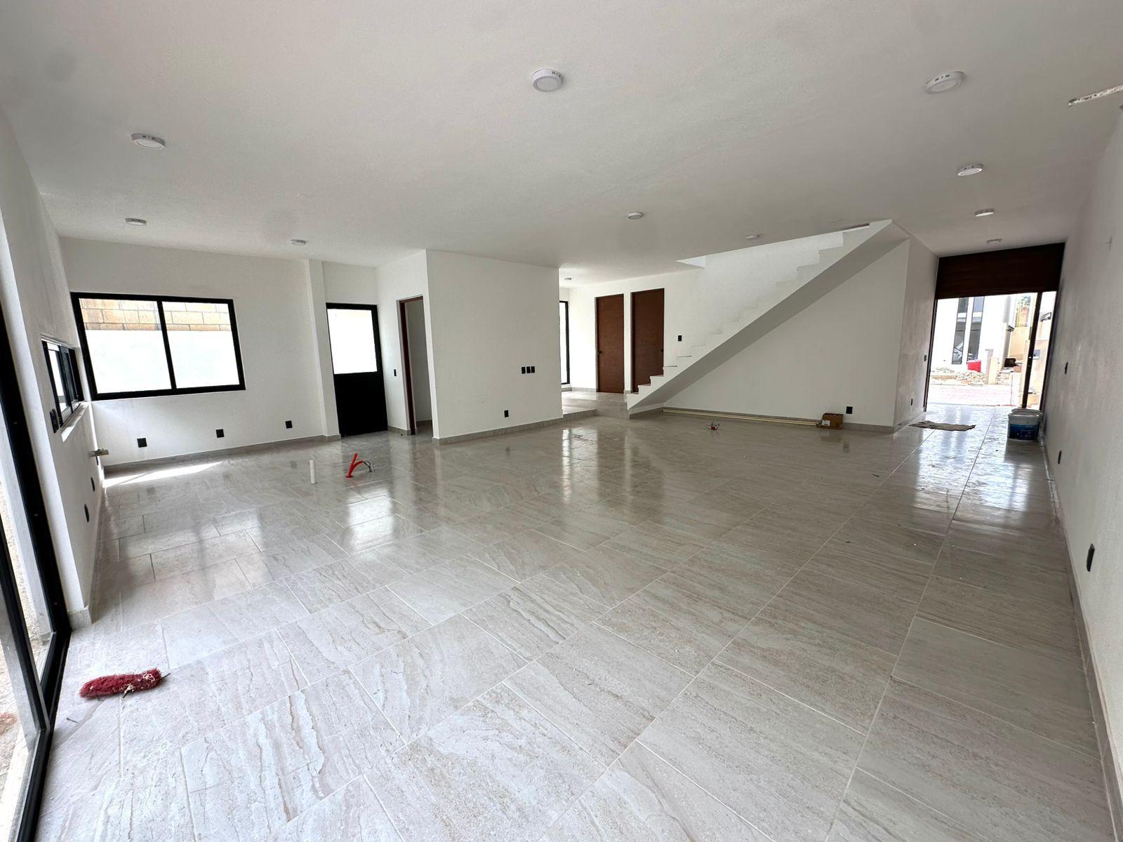 Casa en Venta de Oportunidad en Vía Cumbres Cancún – 4 Recámaras, 2 Niveles