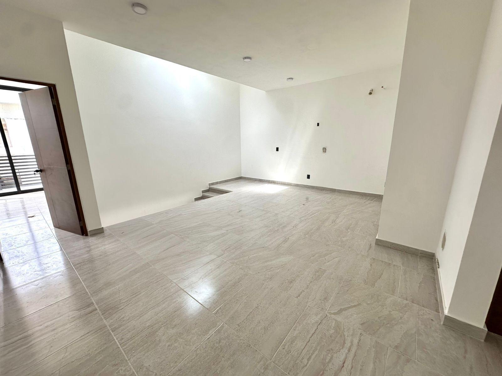 Casa en Venta de Oportunidad en Vía Cumbres Cancún – 4 Recámaras, 2 Niveles