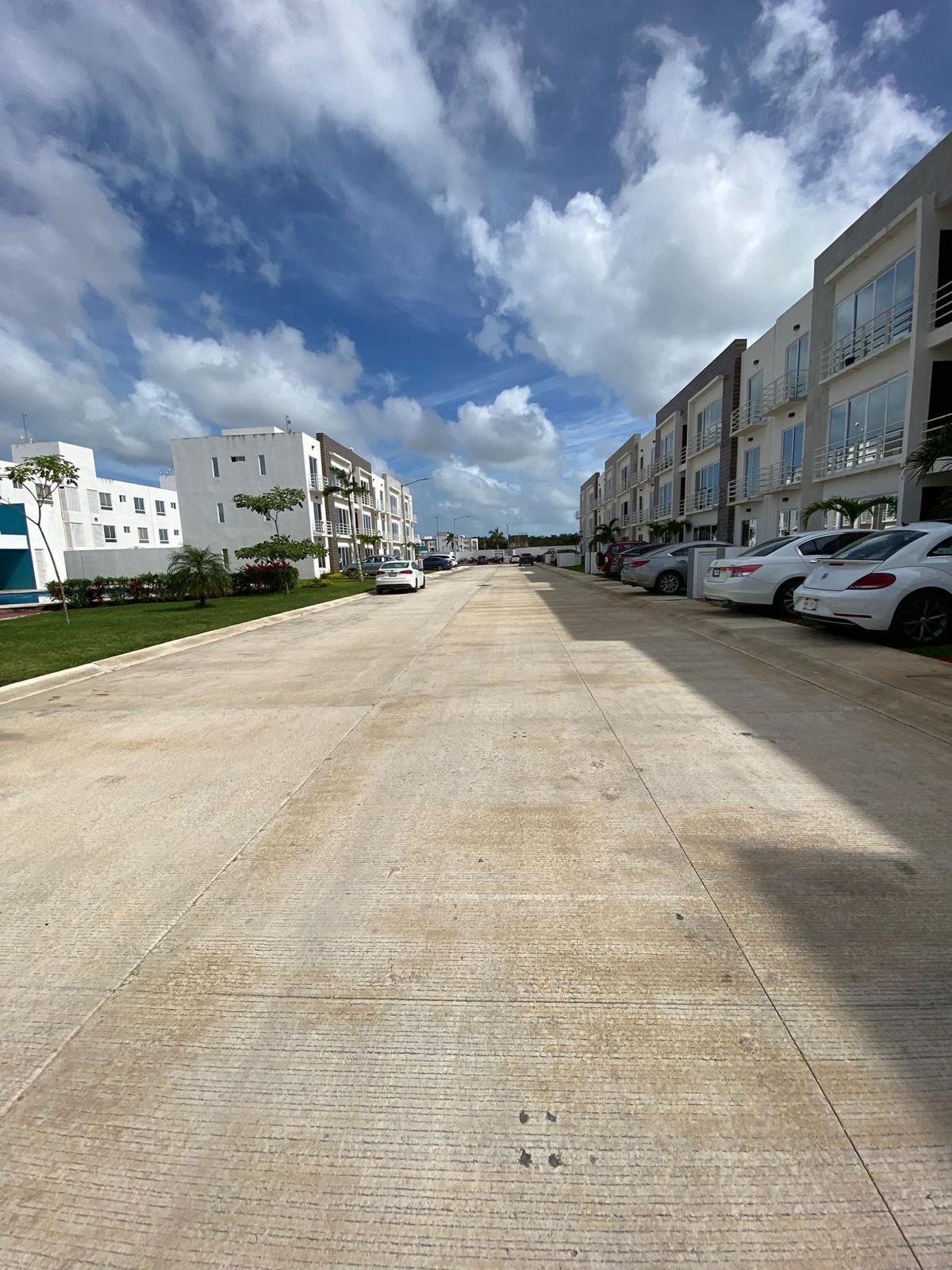 Departamento en Venta en Fraccionamiento Izamal Sur Cancún | 3 Recámaras y Alberca