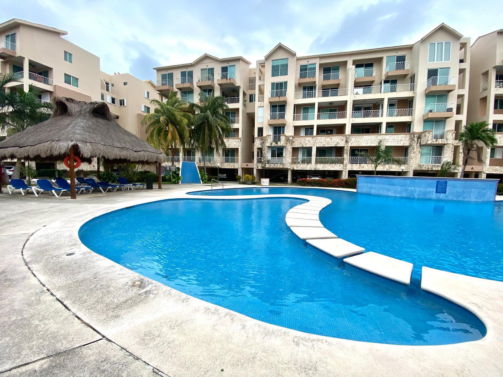 Vendo hermoso departamento en Condominio La Vista, El Table Cancún, con 3 recámaras y vista a la alberca