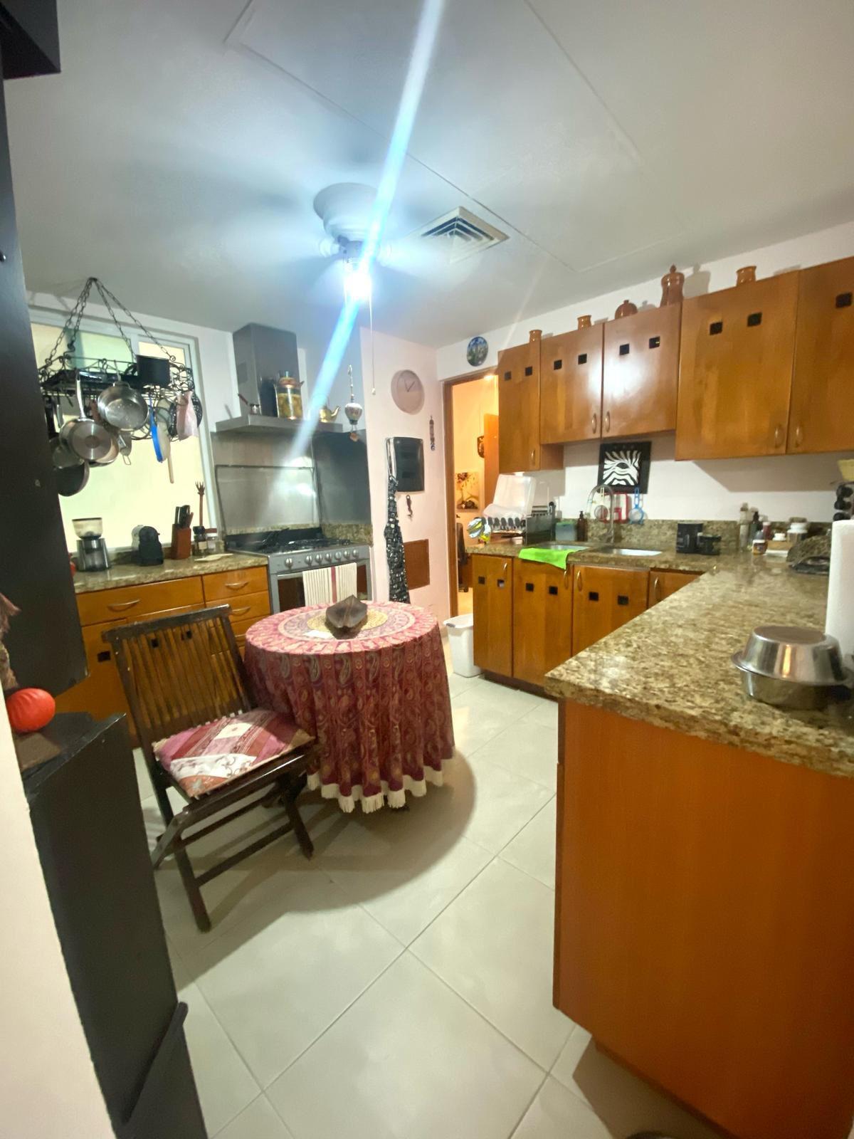 Vendo hermoso departamento en Condominio La Vista, El Table Cancún, con 3 recámaras y vista a la alberca