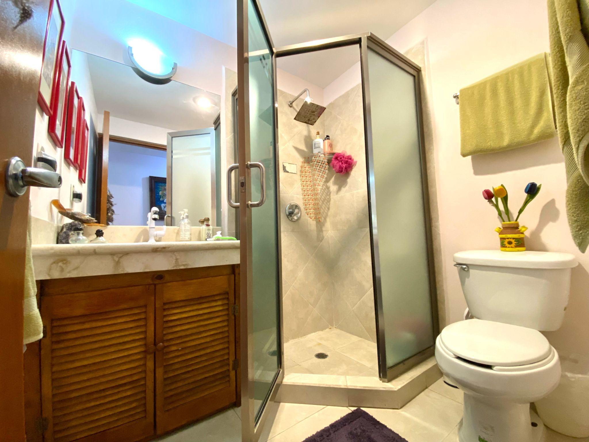 Vendo hermoso departamento en Condominio La Vista, El Table Cancún, con 3 recámaras y vista a la alberca