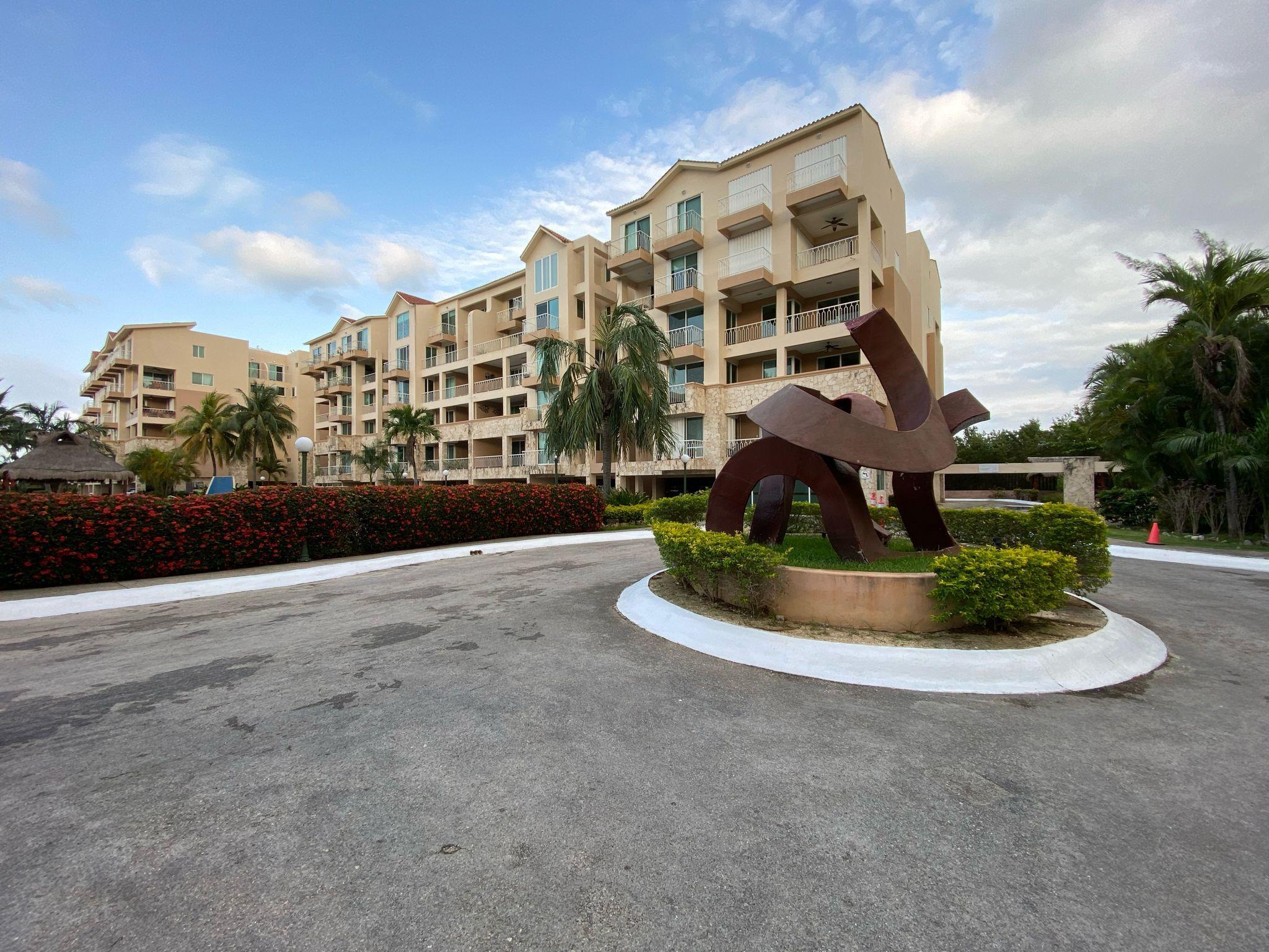 Vendo hermoso departamento en Condominio La Vista, El Table Cancún, con 3 recámaras y vista a la alberca