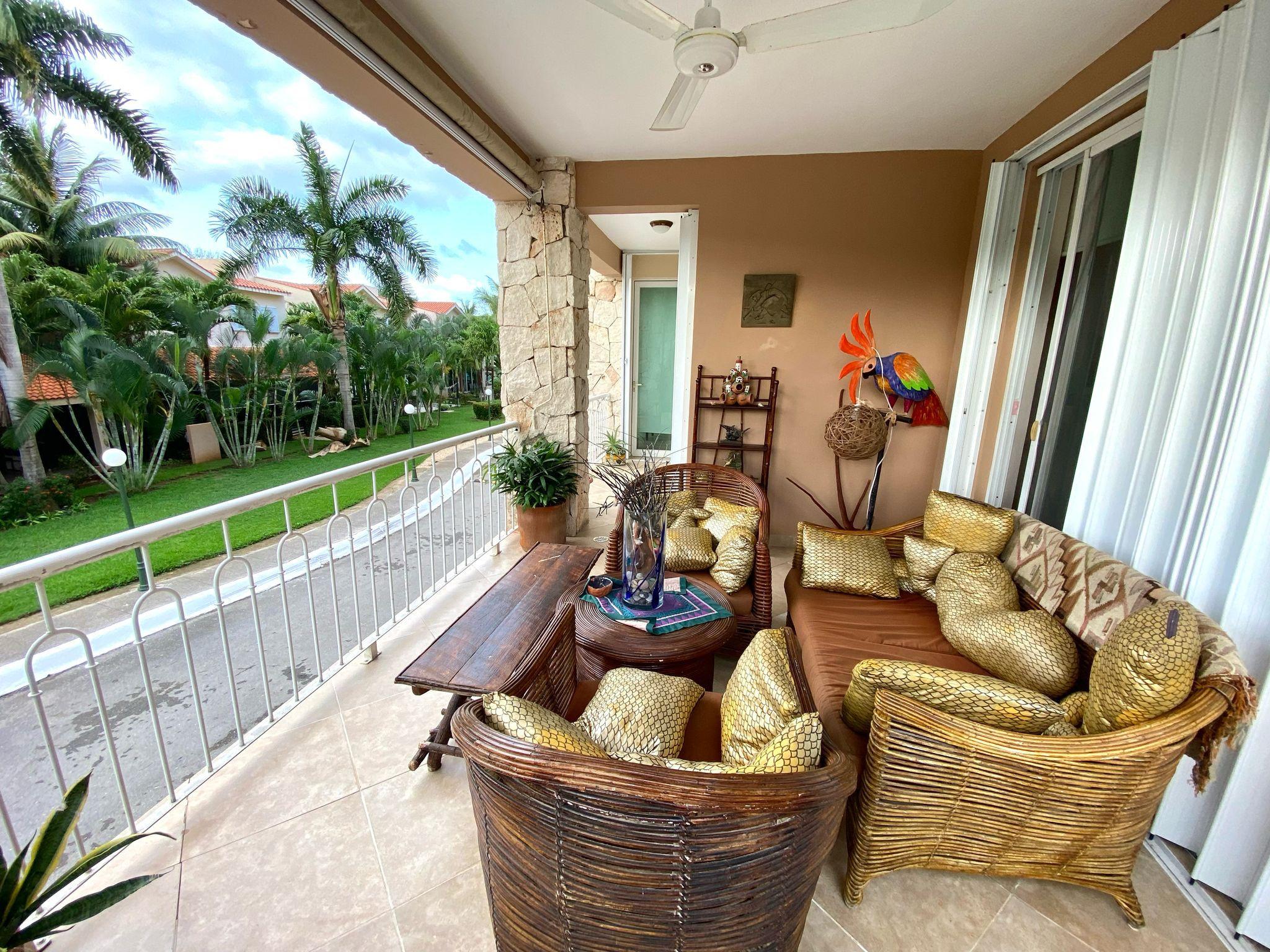 Vendo hermoso departamento en Condominio La Vista, El Table Cancún, con 3 recámaras y vista a la alberca