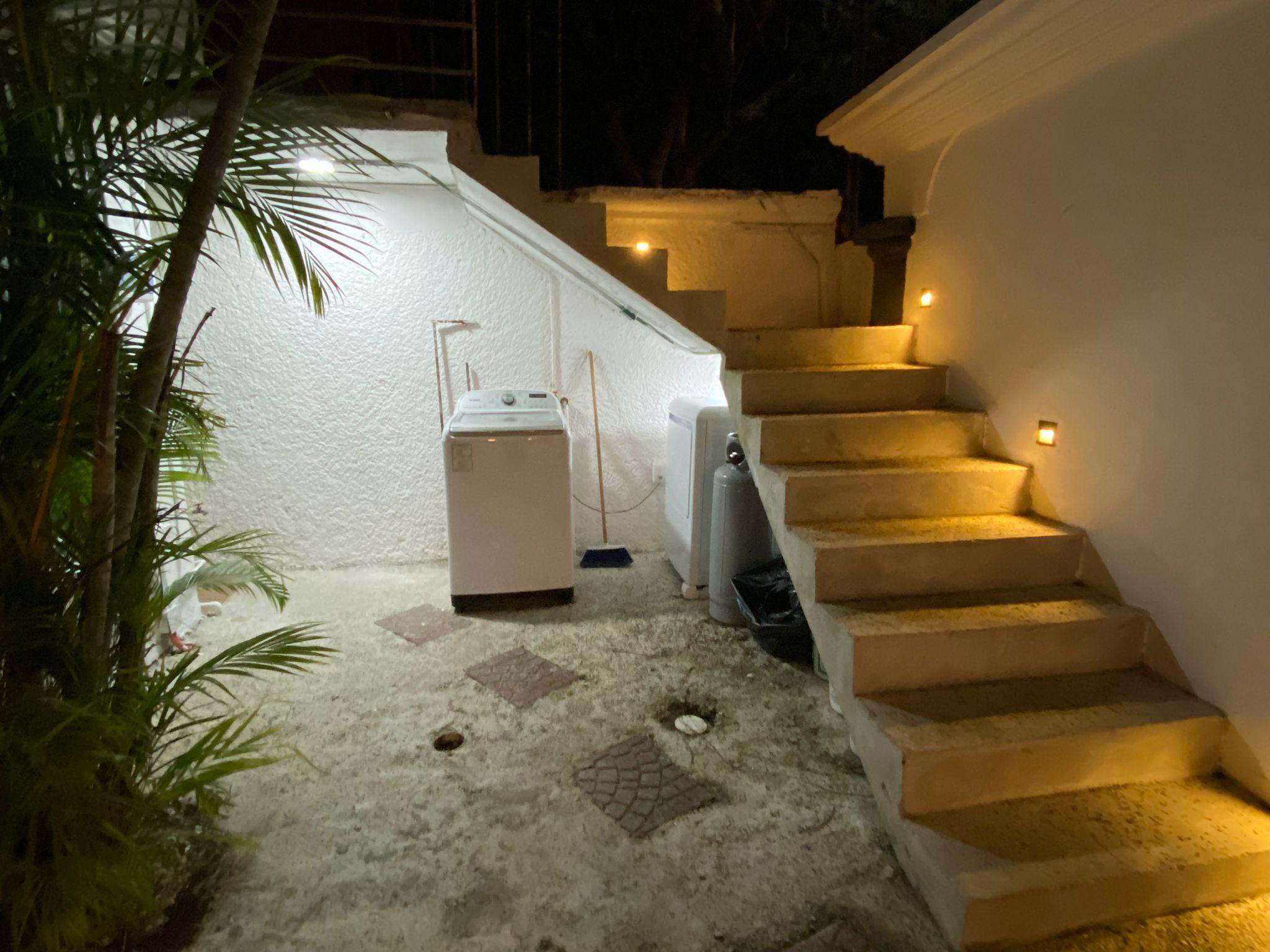 Loft Amueblado en Renta en SM 50 Cancún con Servicios Incluidos y Patio Privado
