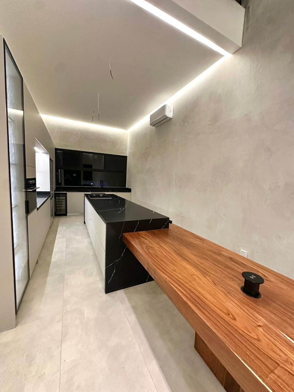 Casa de Lujo en Esquina con Alberca y Rooftop en Residencial Vía Cumbres, Cancún