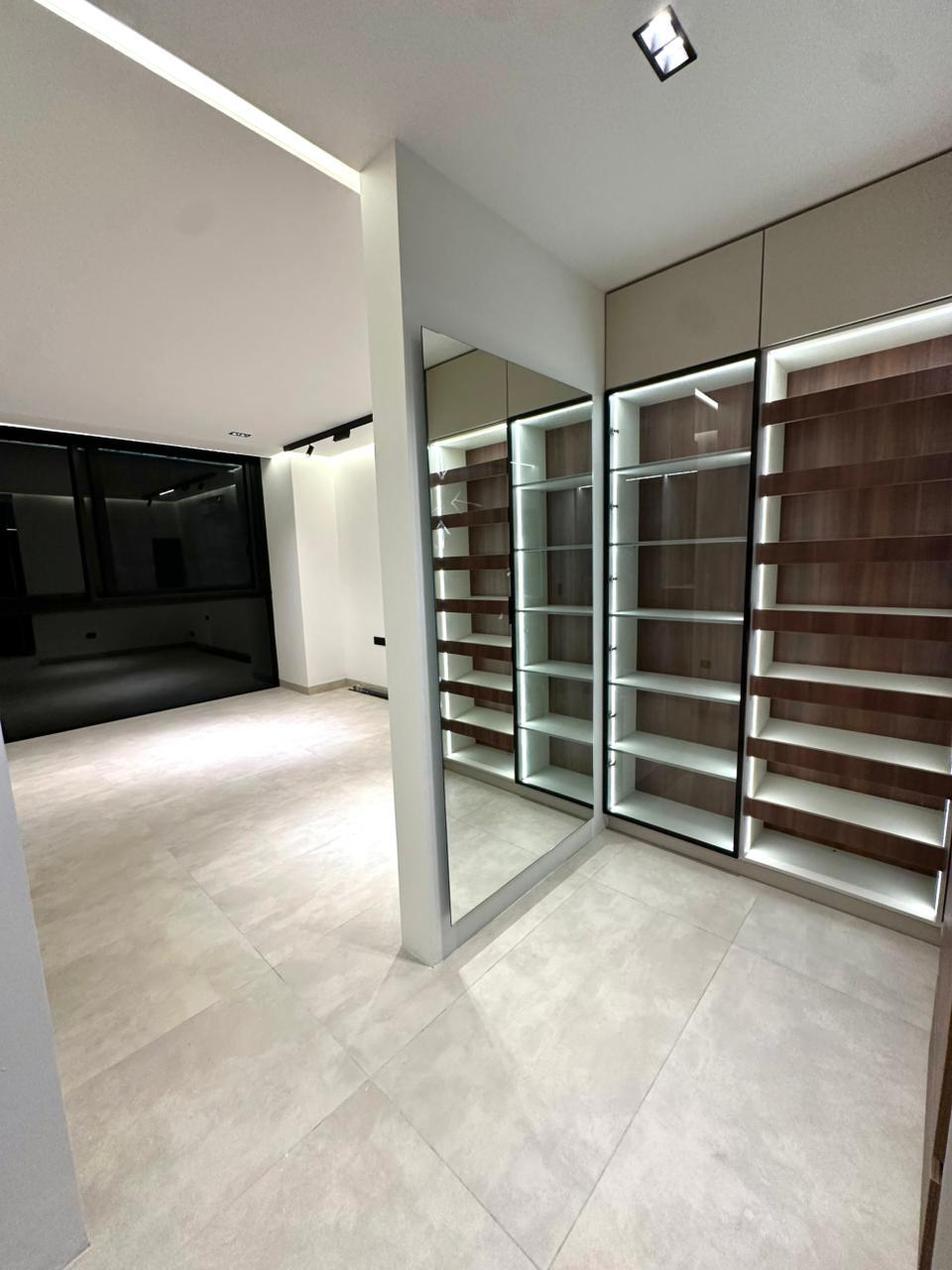 Casa de Lujo en Esquina con Alberca y Rooftop en Residencial Vía Cumbres, Cancún