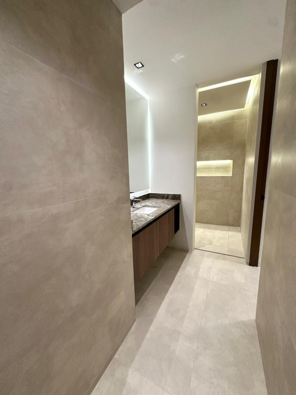 Casa de Lujo en Esquina con Alberca y Rooftop en Residencial Vía Cumbres, Cancún